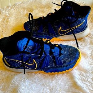 Used basketball shoes size kids 5